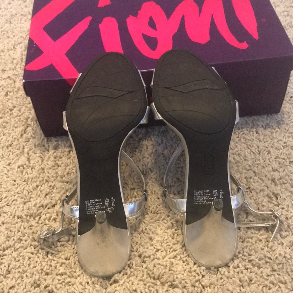 Heels - Picture 3 of 4